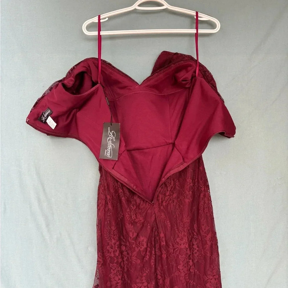 NWT La Femme sz 6 27982 Portrait Neck Lace Gown Burgundy Red Pleat Long Formal - Picture 2 of 9